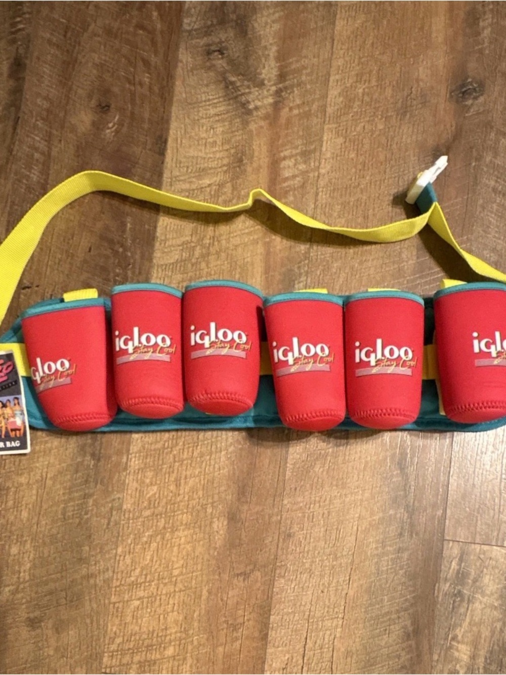 Vintage NWT igloo Beerdolier/Cooler, 6 holders